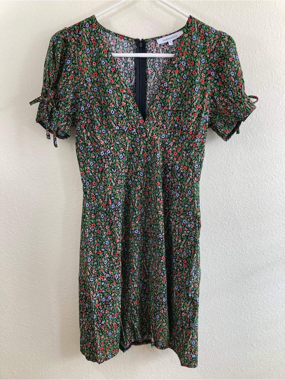 Olivaceous Floral V-Neck Tie Sleeve Dress Women’s S Green Black NWT